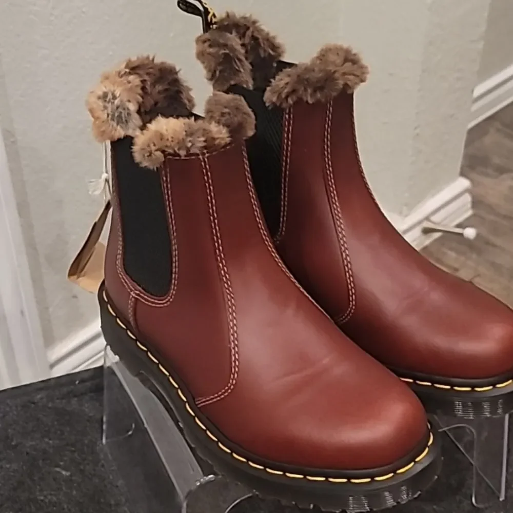Dr. Martens Leonore Faux Fur Lined Lug Sole Chelsea Boot - Picture 9 of 12